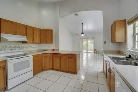 25 Ludlam Dr, Miami Springs FL - photo 12 of 32