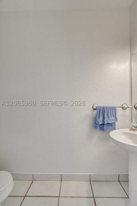 25 Ludlam Dr, Miami Springs FL - photo 15 of 32