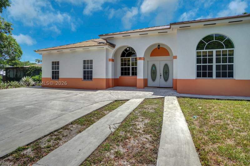 4 bedroom SingleFamilyResidence at 25 Ludlam Dr, Rev Of Rev Fec Addn Hiale, Miami Springs — photo 2