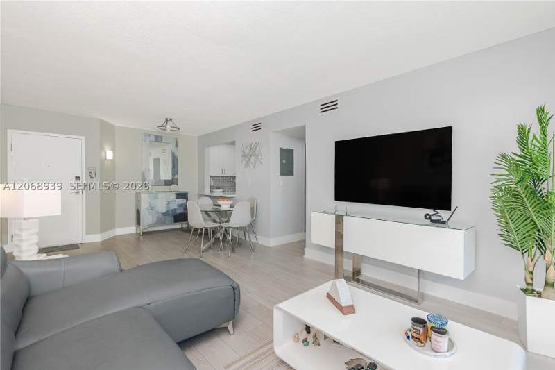 2 bedroom Condominium at 8201 NW 8th St 1-204, Palm Court Of Miami Condo, Miami — photo 5