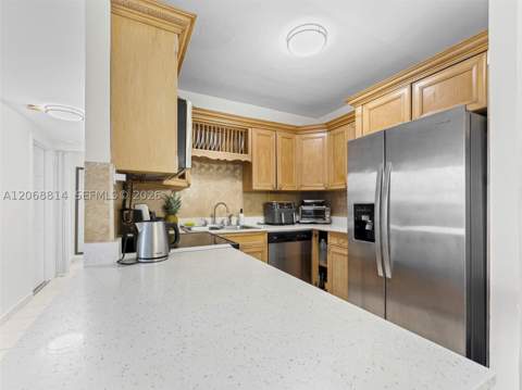 7441 Wayne Ave 3H, Miami Beach FL - photo 6 of 37