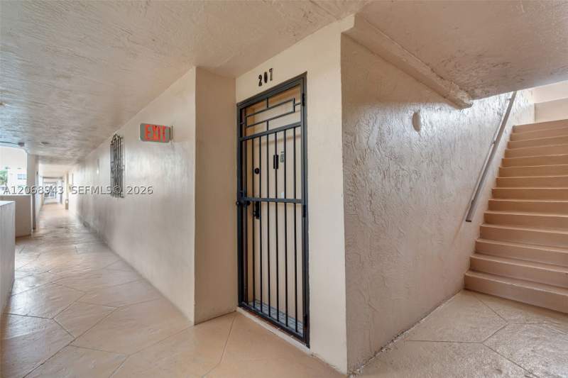 2 bedroom Condominium at 8895 Fontainebleau Blvd 207, Pineside Condo No 1, Miami — photo 2