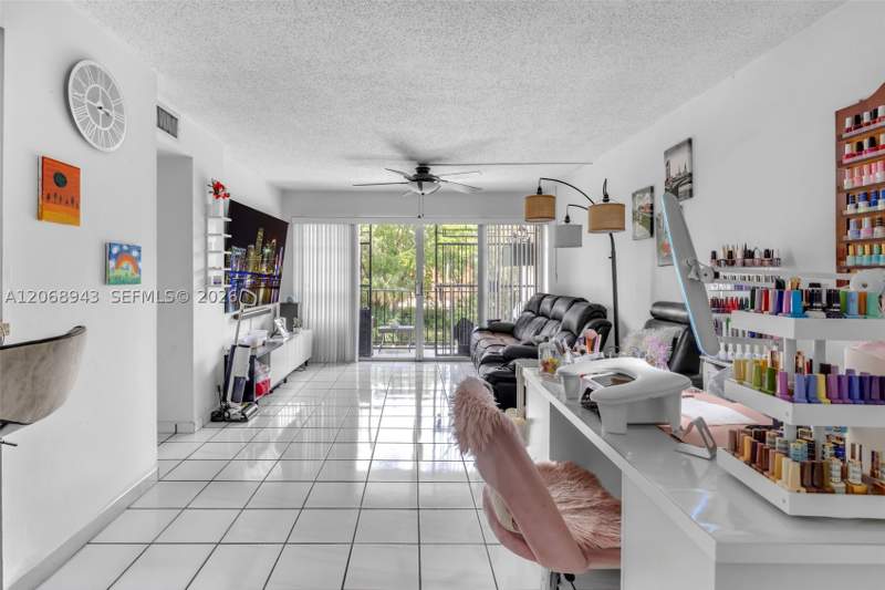 2 bedroom Condominium at 8895 Fontainebleau Blvd 207, Pineside Condo No 1, Miami — photo 3