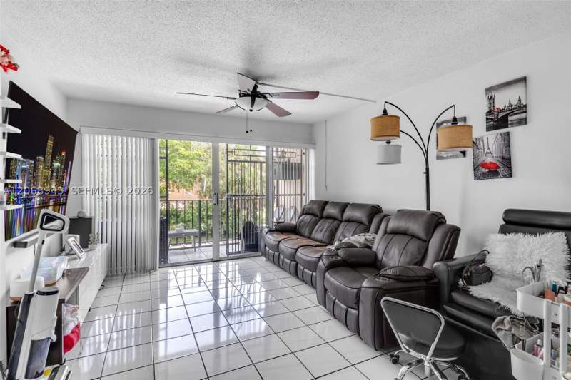 2 bedroom Condominium at 8895 Fontainebleau Blvd 207, Pineside Condo No 1, Miami — photo 4