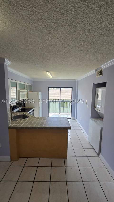 5290 W 21st Ct 304, Hialeah FL - photo 12 of 49