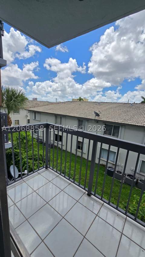 5290 W 21st Ct 304, Hialeah FL - photo 9 of 49