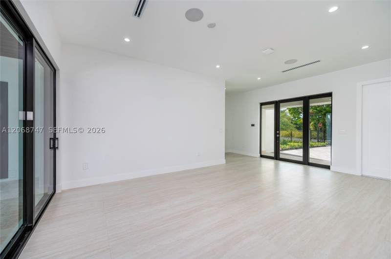 4 bedroom SingleFamilyResidence at 9951 SW 41st Ter, Tropical Estates, Miami — photo 4