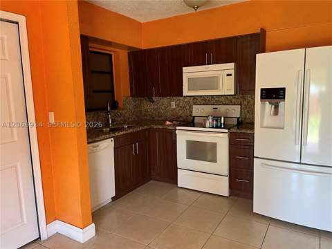 12135 SW 182nd Ter, Miami FL - photo 10 of 18