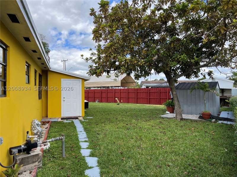 4 bedroom SingleFamilyResidence at 12135 SW 182nd Ter, South Miami Heights Addn, Miami — photo 5