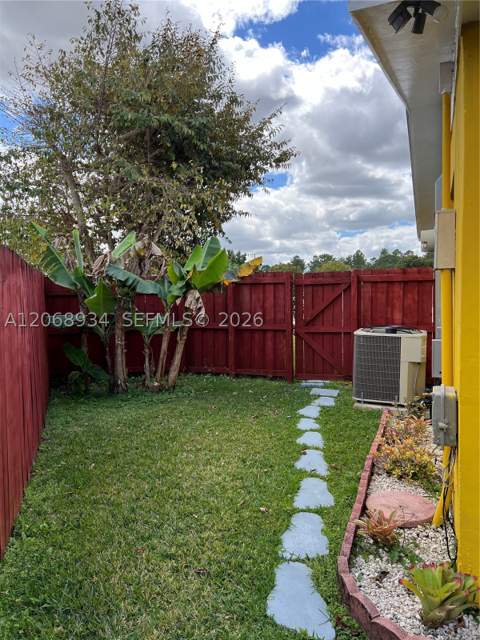 12135 SW 182nd Ter, Miami FL - photo 6 of 18