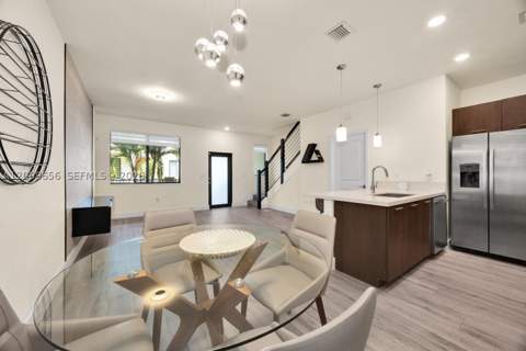 4691 NW 83rd Pkwy, Doral FL - photo 11 of 32