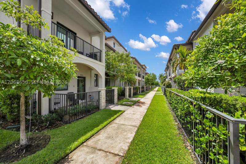3 bedroom Townhouse at 4691 NW 83rd Pkwy, Downtown Doral South Phas, Doral — photo 4