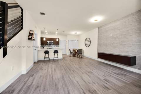 4691 NW 83rd Pkwy, Doral FL - photo 6 of 32