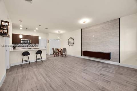 4691 NW 83rd Pkwy, Doral FL - photo 7 of 32