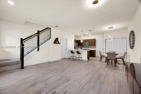 4691 NW 83rd Pkwy, Doral FL - photo 8 of 32
