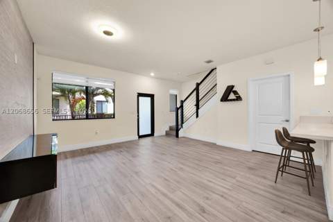 4691 NW 83rd Pkwy, Doral FL - photo 9 of 32