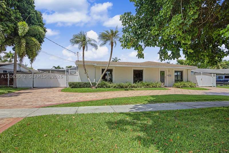 2 bedroom SingleFamilyResidence at 9921 SW 195th St, Bel Aire Sec 3, Cutler Bay — photo 2