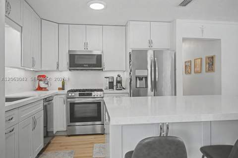9921 SW 195th St, Cutler Bay FL - photo 9 of 43