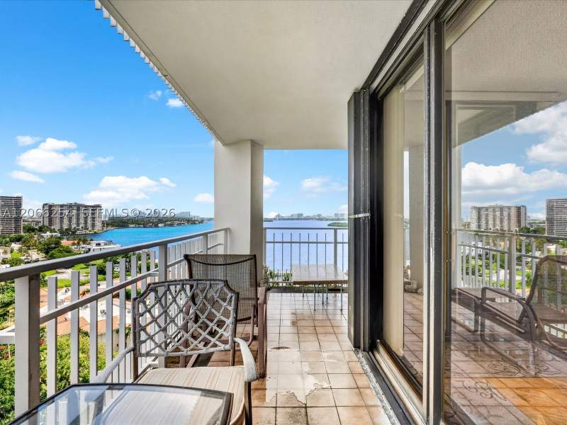 2 bedroom Condominium at 4000 Towerside Ter 1407, The Towers Of Quayside Co, Miami — photo 4