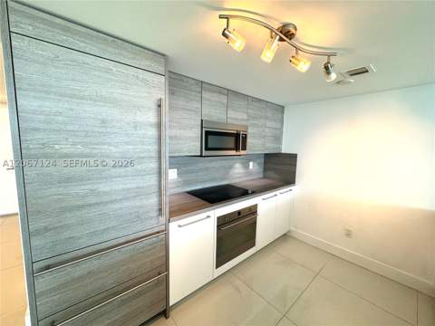 400 Sunny Isles Blvd 1221, Sunny Isles Beach FL - photo 8 of 52