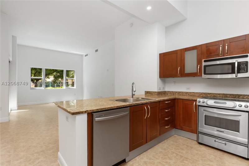 3 bedroom Condominium at 19900 E Country Club Dr 104, Turnberry Village So Towe, Aventura — photo 2