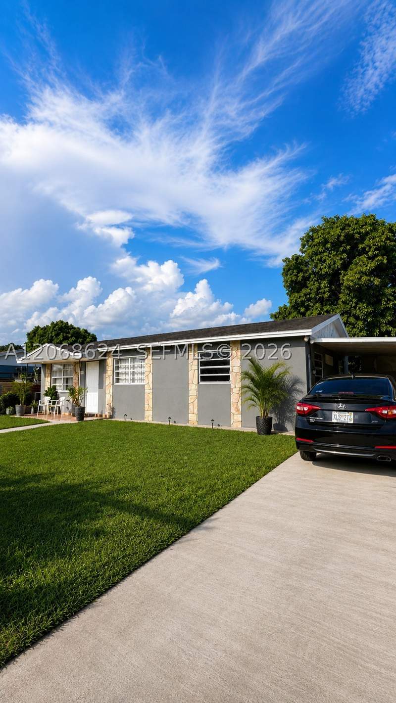 4 bedroom SingleFamilyResidence at 19811 SW 116th ave, so miami heights addn v, Miami — photo 2