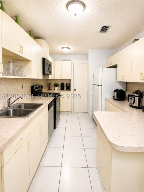 19811 SW 116th ave, Miami FL - photo 9 of 10