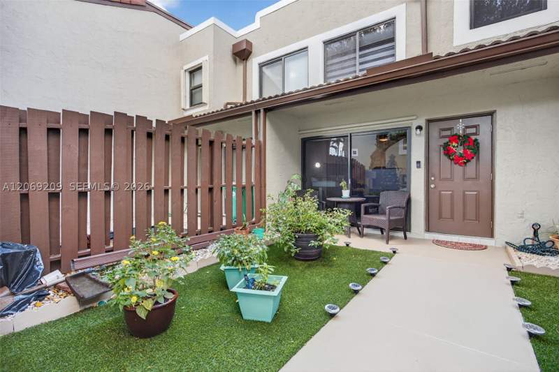 2 bedroom Townhouse at 10425 SW 154th Ct 6, Palm Point Sec 2, Miami — photo 5