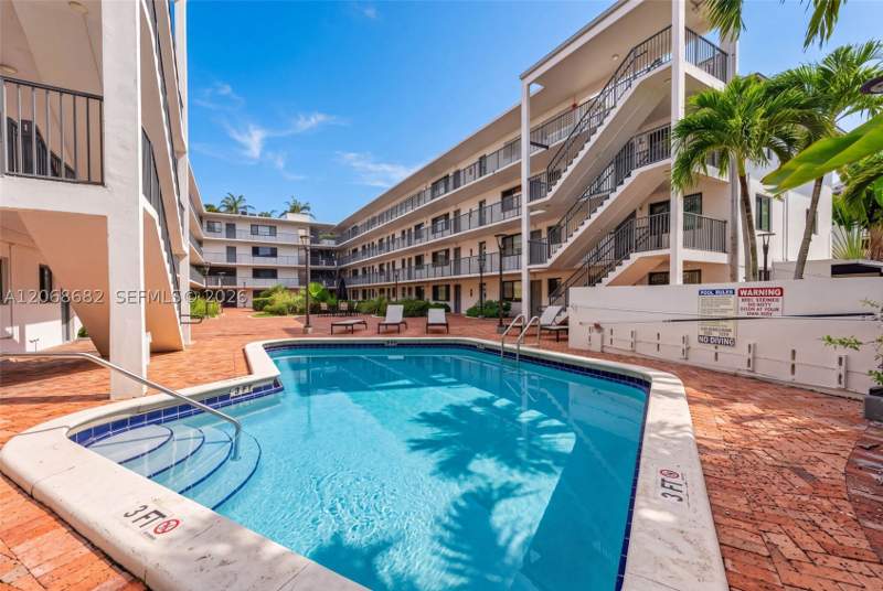 2 bedroom Condominium at 2924 Day Ave N314, Courtyards Of The Grove C, Miami — photo 2