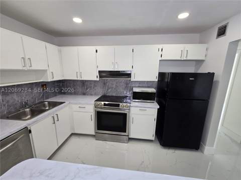 10375 N Kendall Dr J7, Miami FL - photo 14 of 54