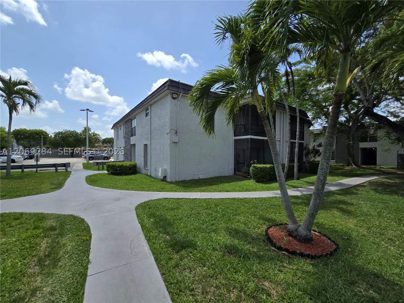 2 bedroom Condominium at 10375 N Kendall Dr J7, Kendall Acres Condo Bldg, Miami — photo 2