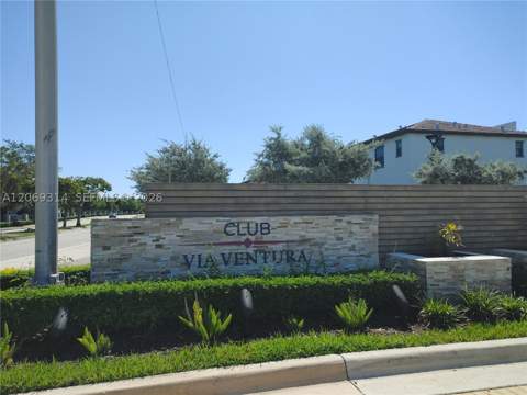 388 NE 208th Ter, Miami FL - photo 21 of 34