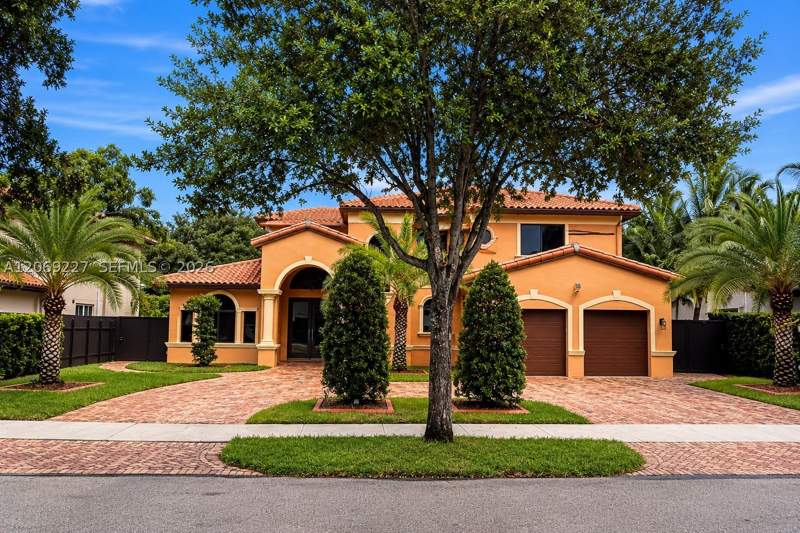 5 bedroom SingleFamilyResidence at 15951 NW 79th Ct, Silvercrest Lake Estates, Miami Lakes — photo 3