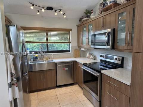10220 SW 91st St, Miami FL - photo 8 of 38