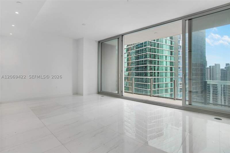 1 bedroom Condominium at 300 Biscayne Boulevard Way 3108, Dupont Plaza, Miami — photo 2