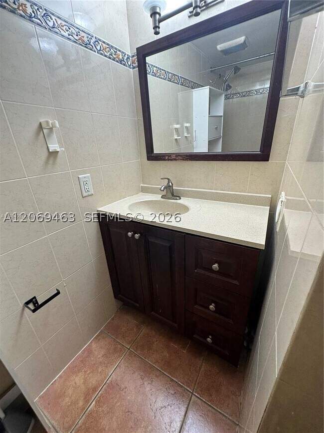 1 bedroom Condominium at 1801 S Treasure Dr 112, North Bay Villas Condo, North Bay Village — photo 2
