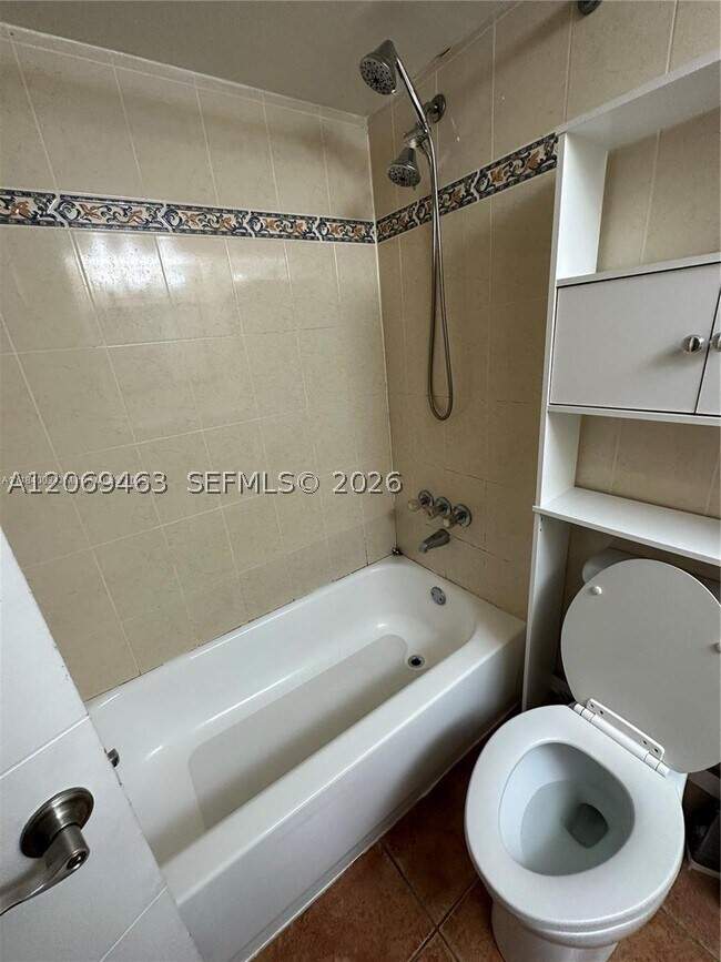 1 bedroom Condominium at 1801 S Treasure Dr 112, North Bay Villas Condo, North Bay Village — photo 3
