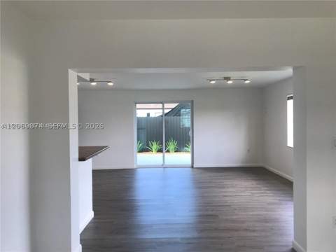 17940 NW 85th Ave, Hialeah FL - photo 7 of 13
