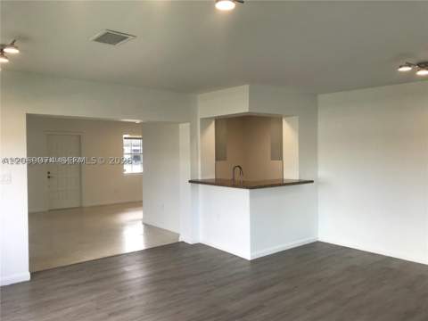 17940 NW 85th Ave, Hialeah FL - photo 8 of 13