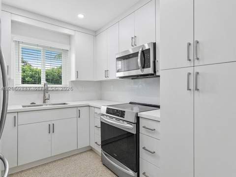 17320 NW 80th Ave, Hialeah FL - photo 14 of 44