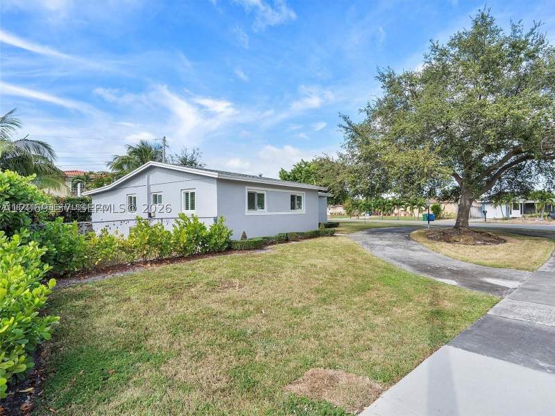 3 bedroom SingleFamilyResidence at 17320 NW 80th Ave, Palm Springs North Sec C, Hialeah — photo 5