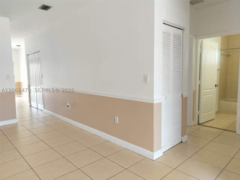 3 bedroom SingleFamilyResidence at 11705 SW 184 St, South Miami Heights Addn, Miami — photo 4