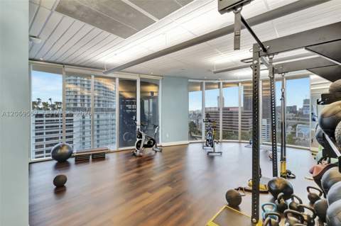 185 SW 7th St 4100, Miami FL - photo 11 of 33