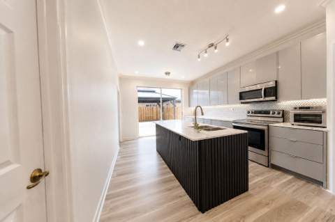 5733 NW 112th Place, Doral FL - photo 8 of 37