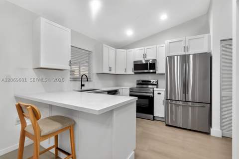 18847 NW 83rd Pl, Hialeah FL - photo 11 of 42