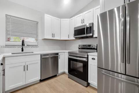 18847 NW 83rd Pl, Hialeah FL - photo 12 of 42
