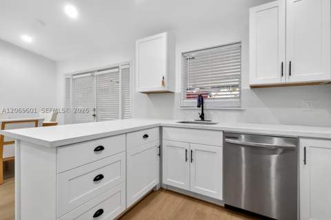 18847 NW 83rd Pl, Hialeah FL - photo 13 of 42