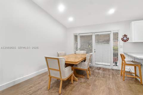 18847 NW 83rd Pl, Hialeah FL - photo 15 of 42