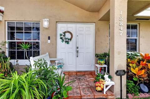18847 NW 83rd Pl, Hialeah FL - photo 6 of 42