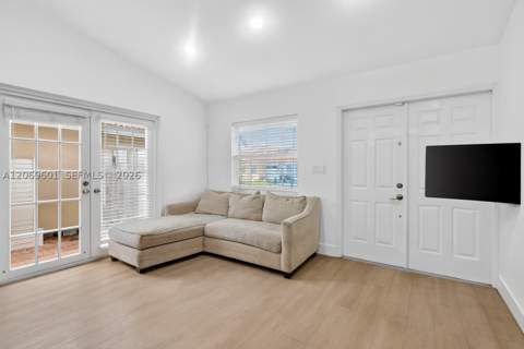 18847 NW 83rd Pl, Hialeah FL - photo 7 of 42